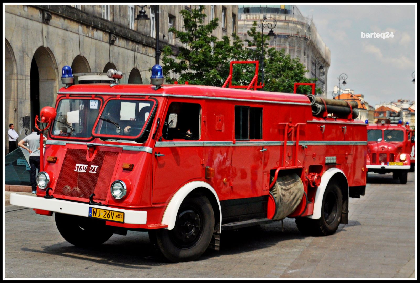 Ein knallrotes Feuerwehrauto
